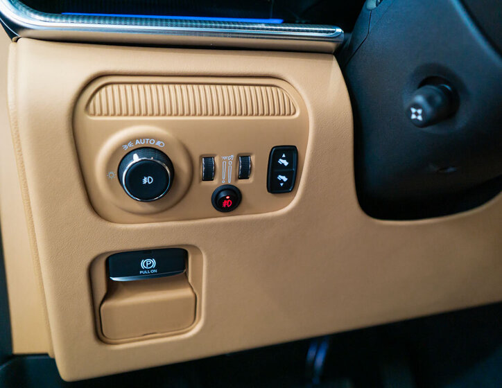 Jeep Grand Wagoneer 21