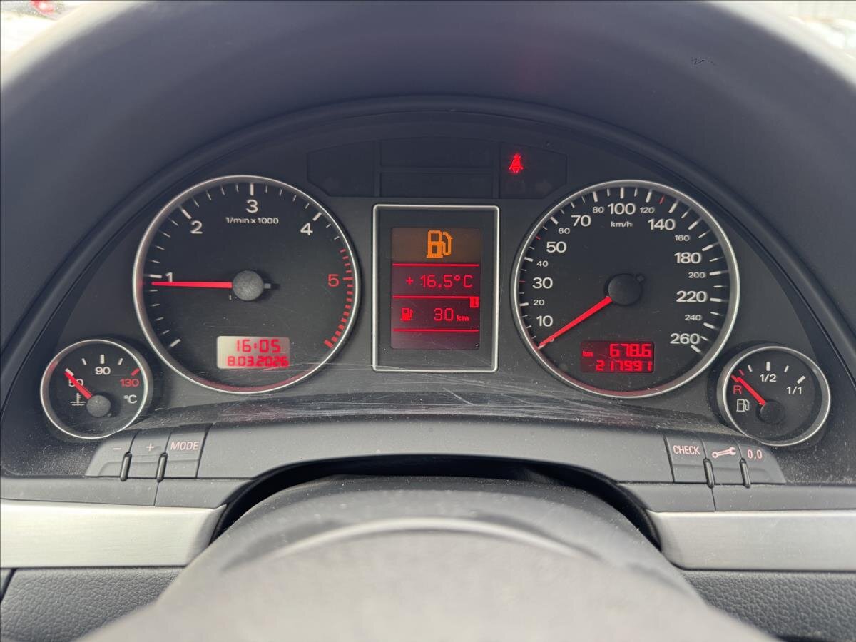 Audi A4 Kombi 2,0 l 103 kw