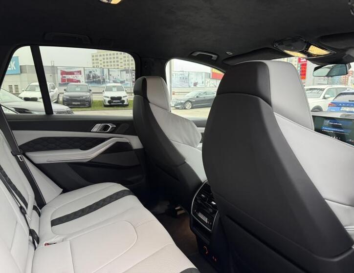 BMW X5 SUV 4,4 l 460 kw