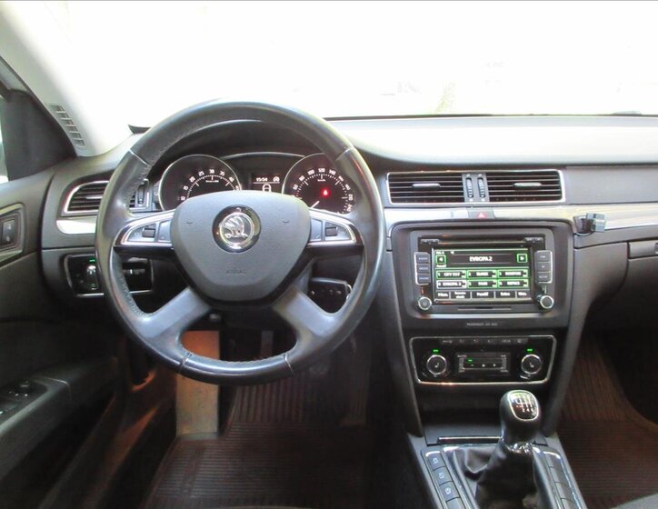 Škoda Superb Sedan / Limuzína 2,0 l 103 kw