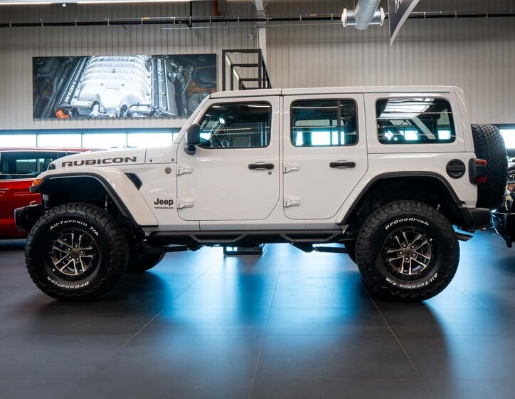 Jeep Wrangler Ostatní 6,4 l 350 kw