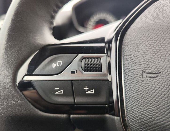 Peugeot 2008 SUV 1,2 l 96 kw