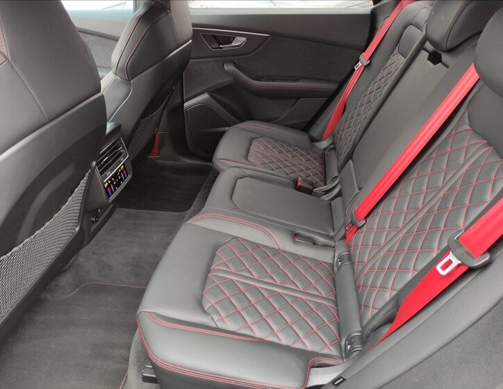 Audi Q8 SUV / Terénní 3,0 l 210 kw