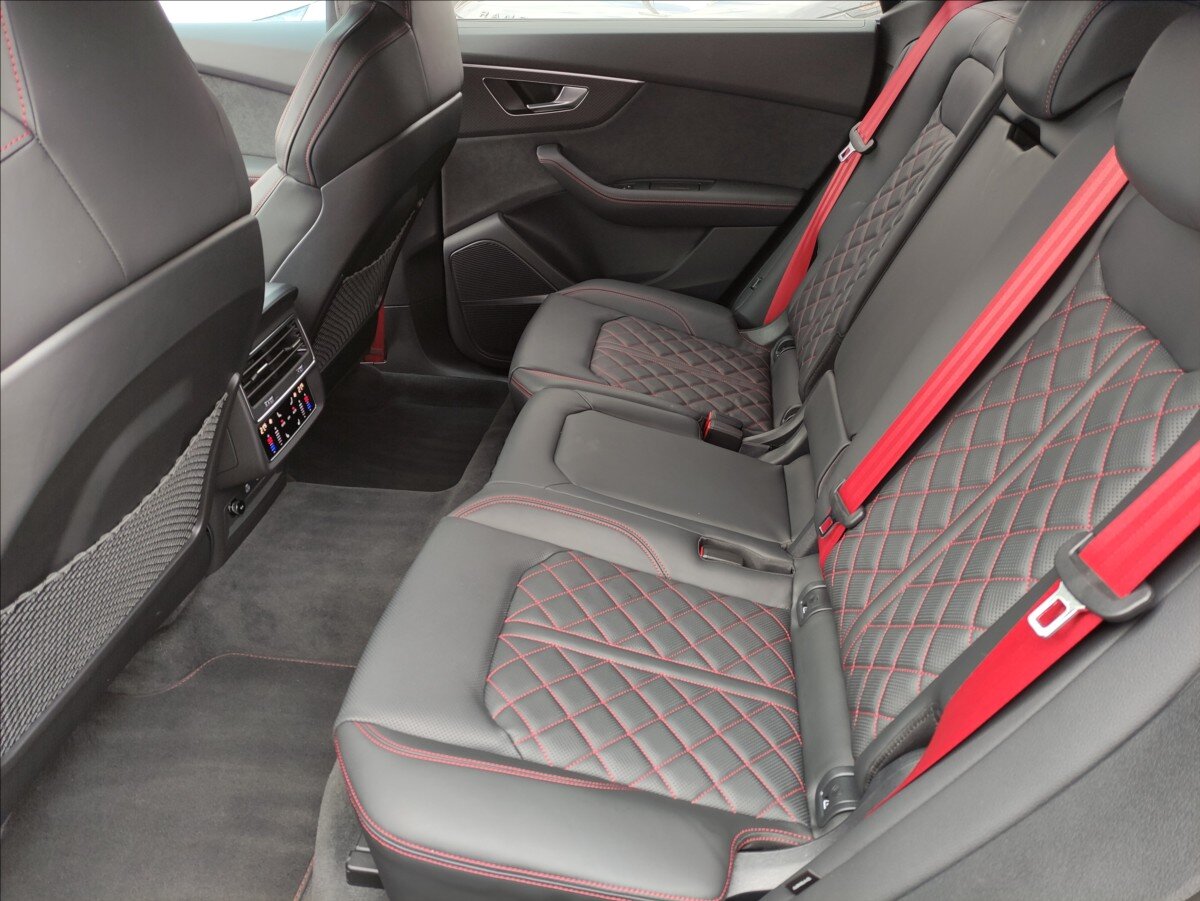 Audi Q8 SUV / Terénní 3,0 l 210 kw