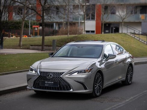 Lexus ES 300h Sedan / Limuzína 2,5 l 160 kw