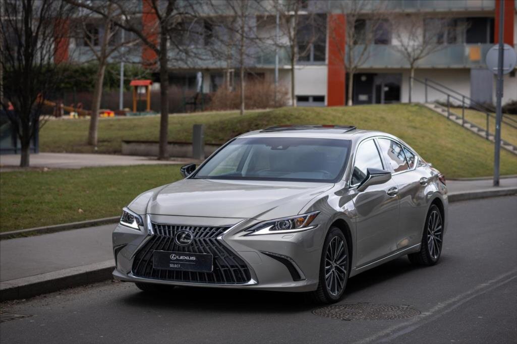Lexus ES 300h Sedan / Limuzína 2,5 l 160 kw