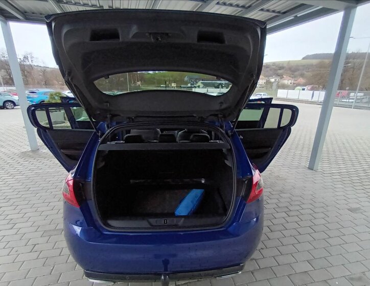 Peugeot 308 Hatchback 2,0 l 130 kw