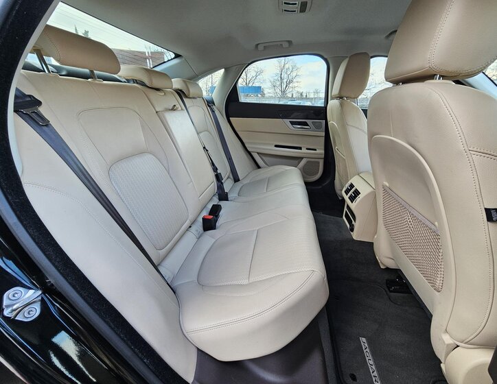 Jaguar XF Sedan 2,0 l 177 kw