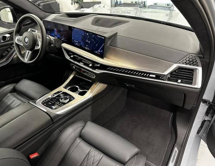 BMW X7 SUV 4,4 l 390 kw