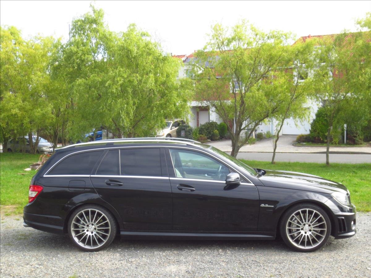 Mercedes-Benz Třídy C Kombi 6,2 l 336 kw