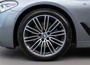 BMW Řada 5 Kombi 3,0 l 195 kw