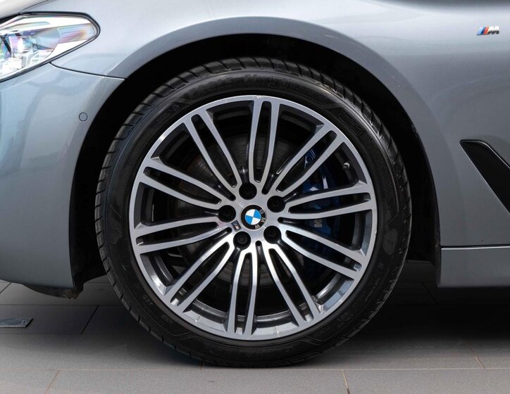 BMW Řada 5 Kombi 3,0 l 195 kw