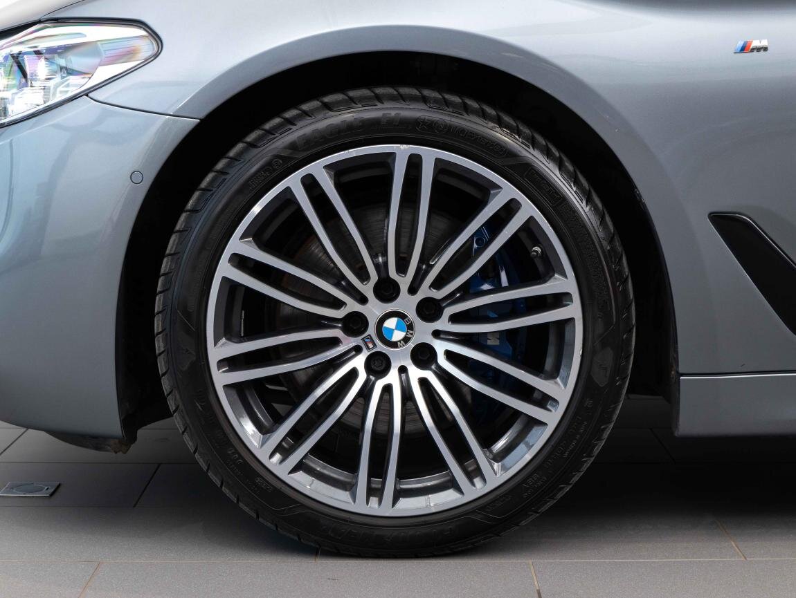 BMW Řada 5 Kombi 3,0 l 195 kw