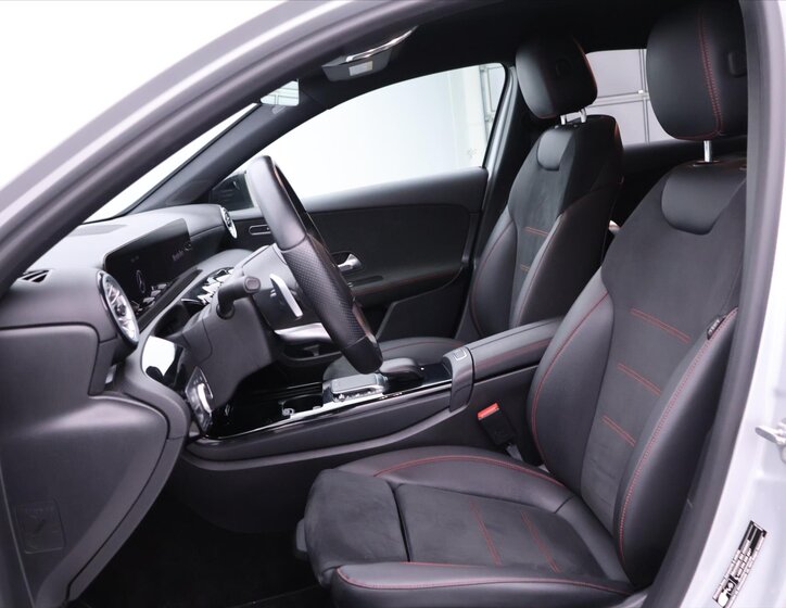 Mercedes-Benz Třídy A Sedan / Limuzína 1,3 l 118 kw