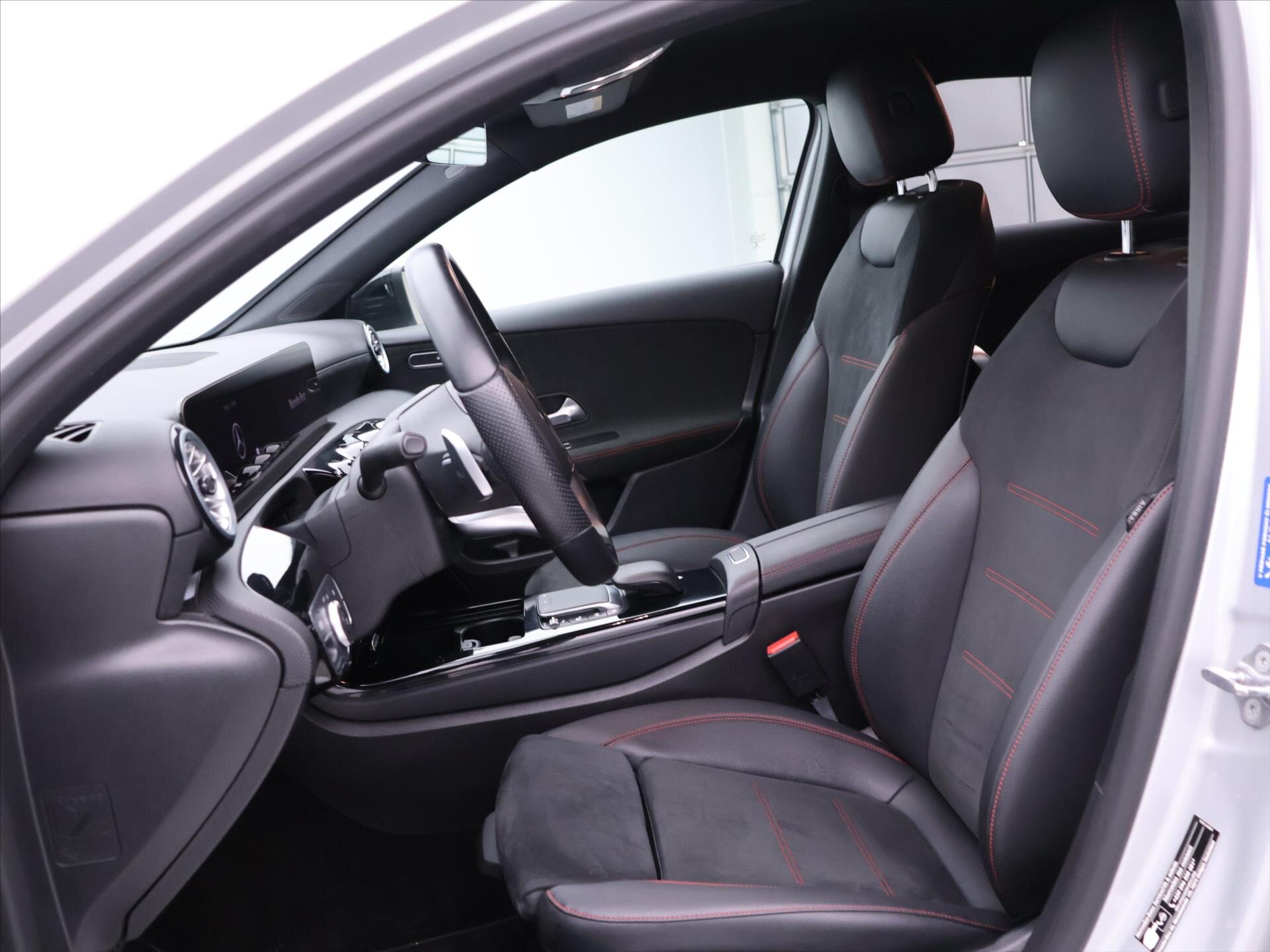 Mercedes-Benz Třídy A Sedan / Limuzína 1,3 l 118 kw