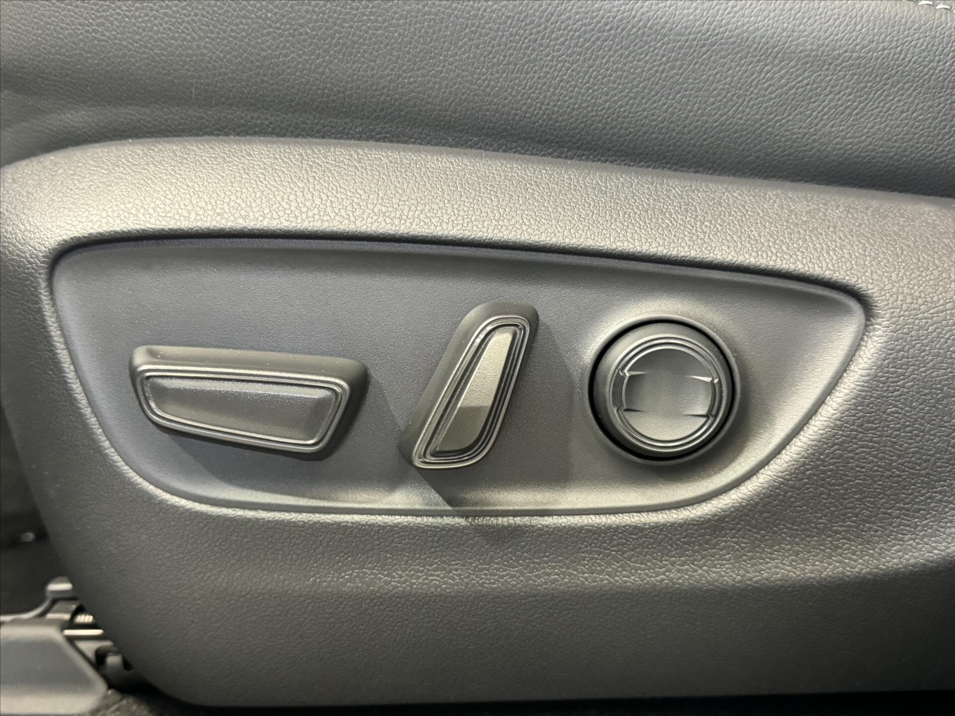 Toyota Land Cruiser SUV 2,8 l 151 kw