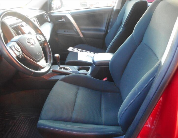 Toyota RAV4 SUV 2,0 l 111 kw