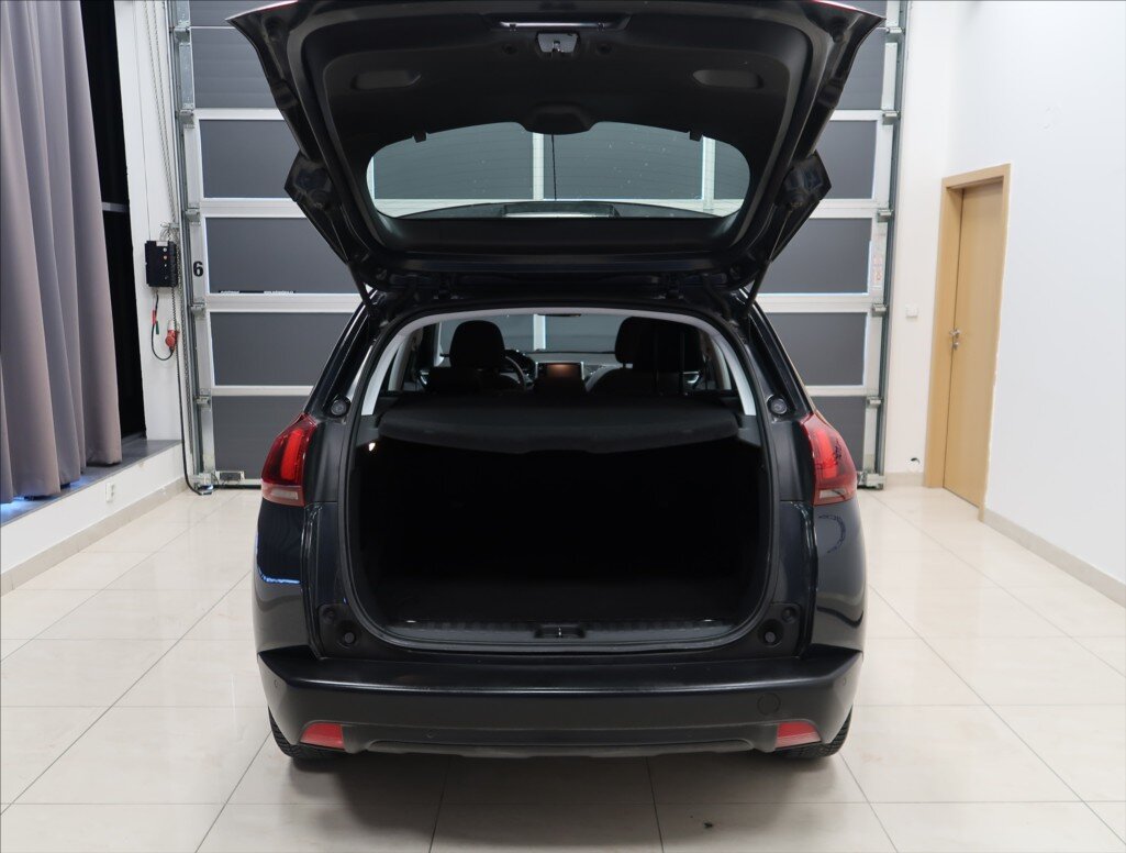 Peugeot 2008 SUV / Terénní 1,2 l 81 kw