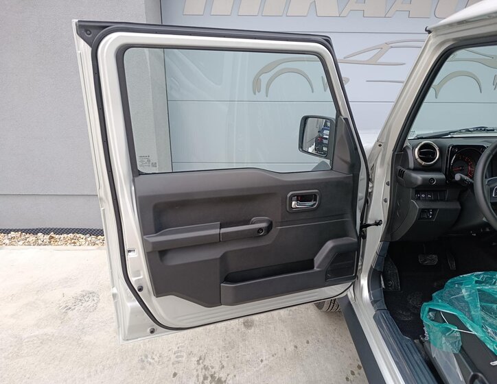 Suzuki Jimny SUV 1,5 l 75 kw