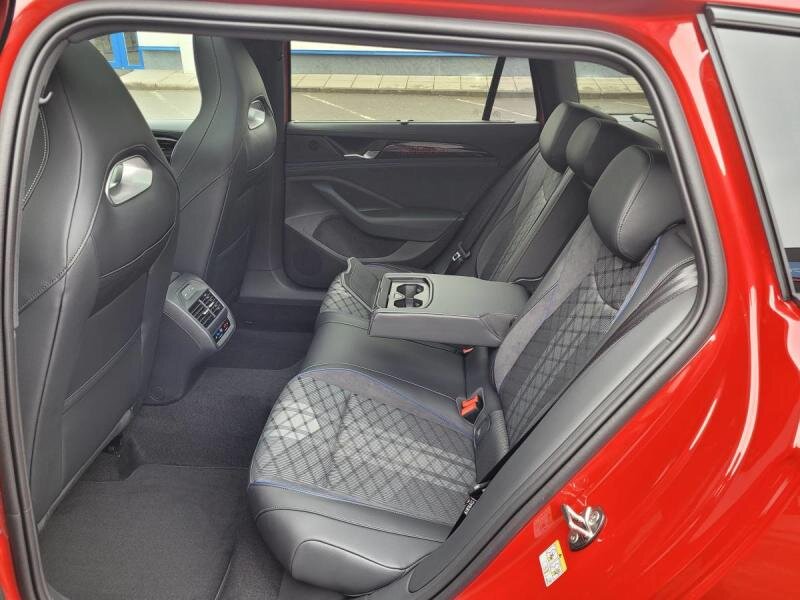 Volkswagen Passat Kombi 2,0 l 195 kw