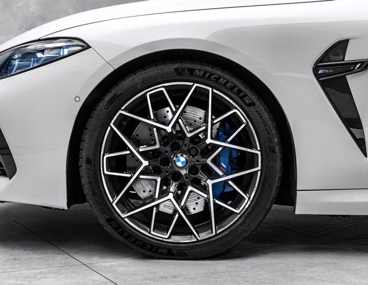 BMW M8 Kupé 4,4 l 447 kw