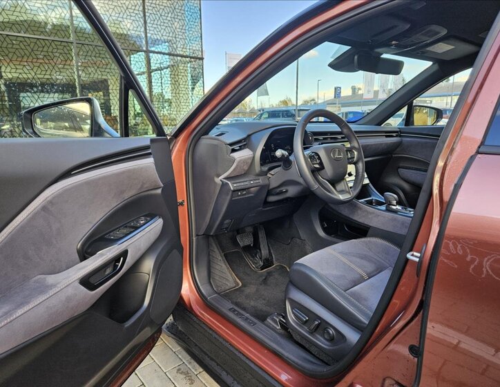 Lexus LBX Kombi 1,5 l 99 kw