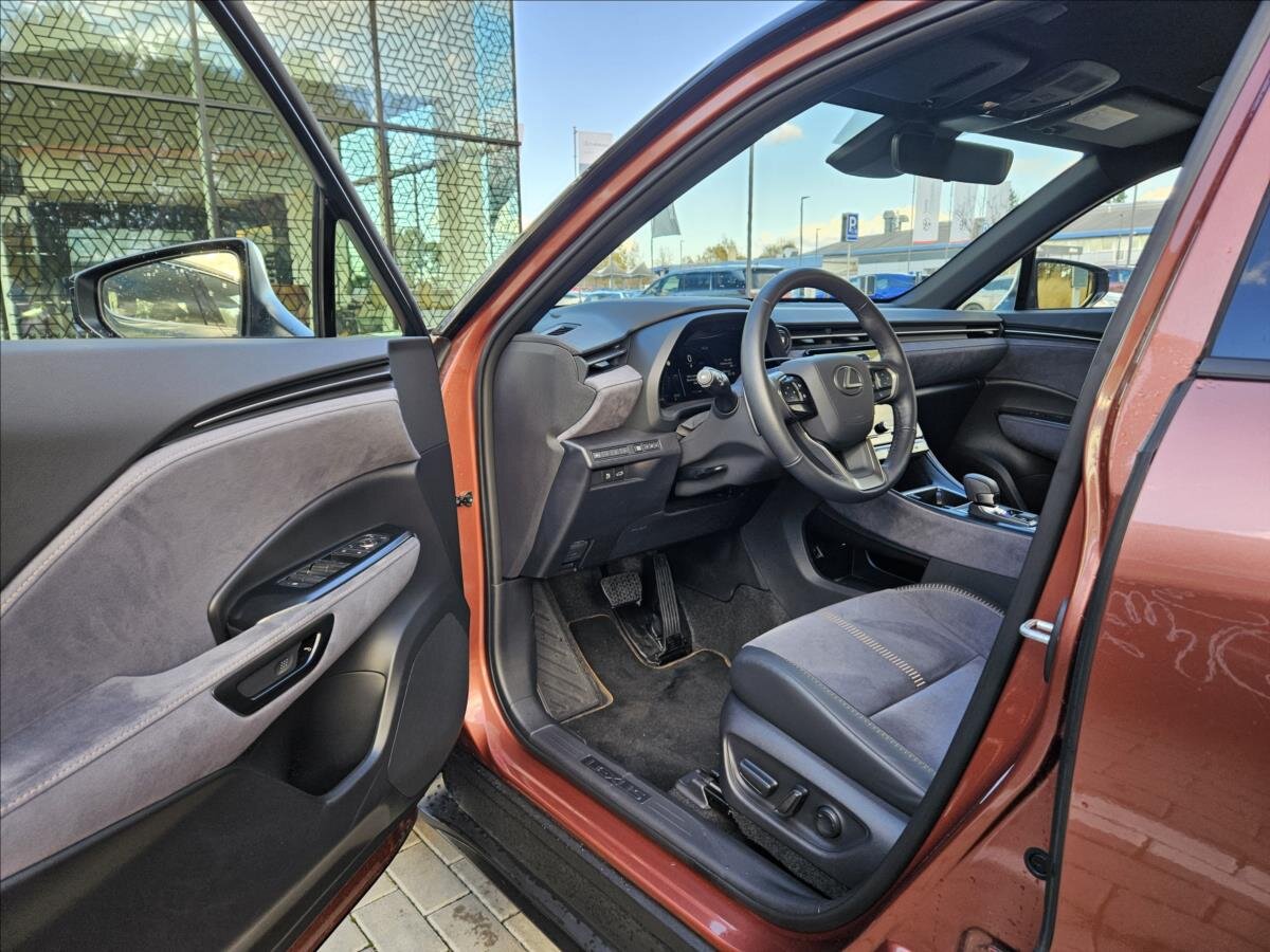 Lexus LBX Kombi 1,5 l 99 kw