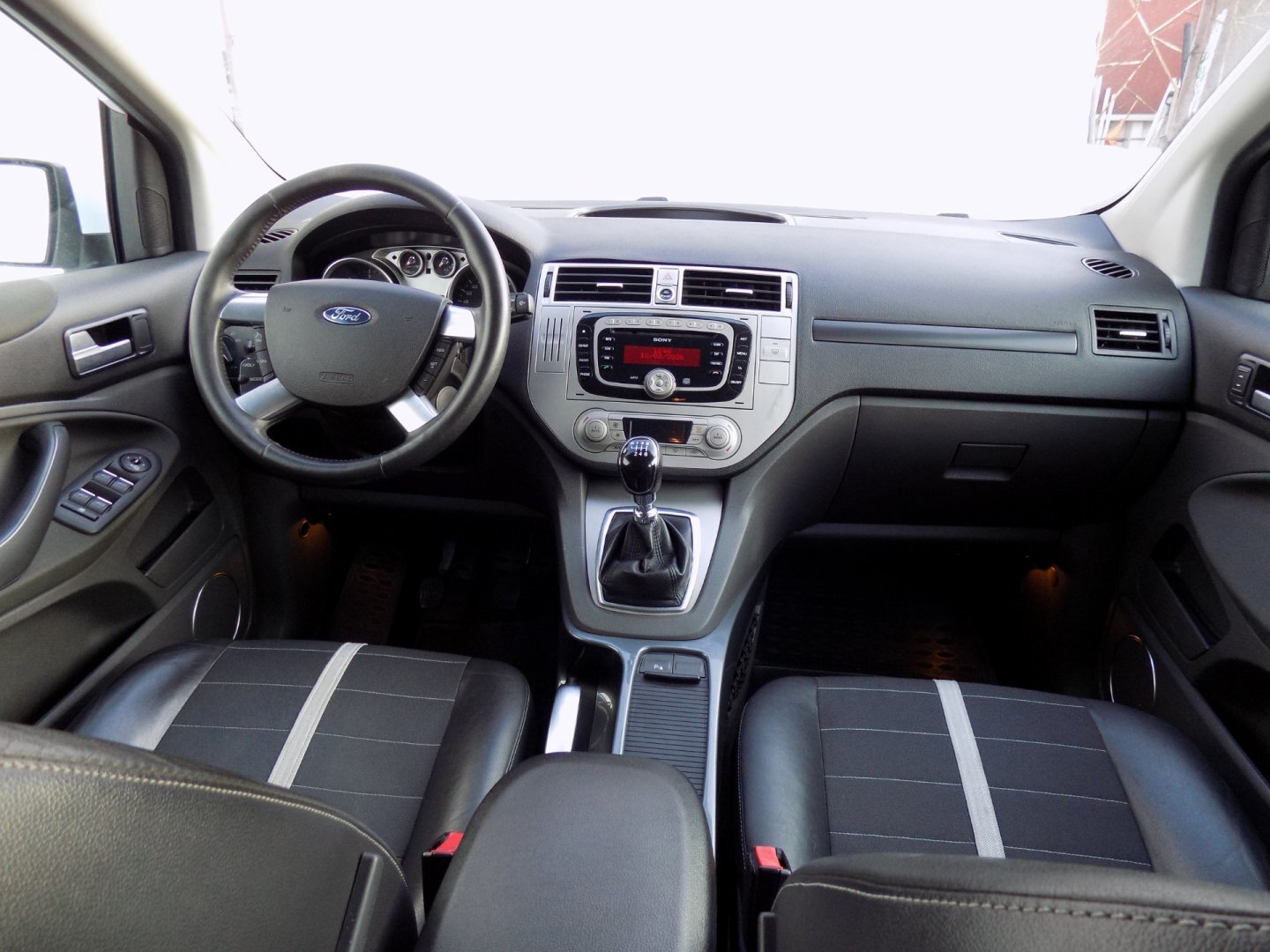 Ford Kuga SUV / Terénní 2,0 l 120 kw