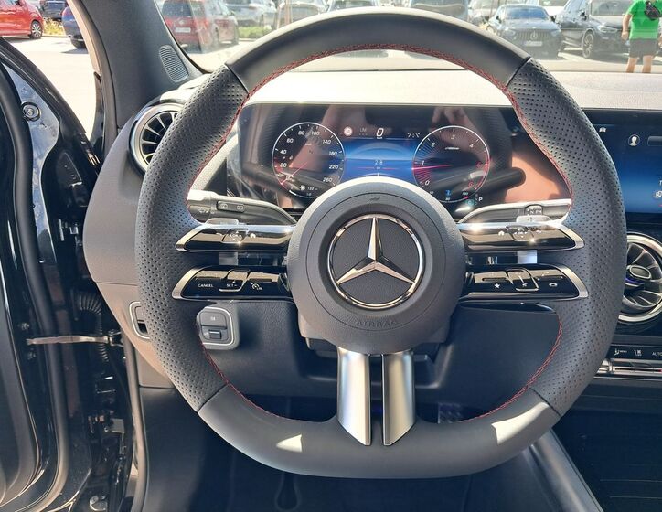 Mercedes-Benz GLA 11