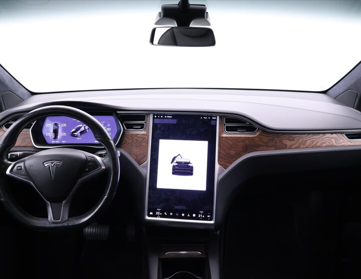 Tesla Model X 32