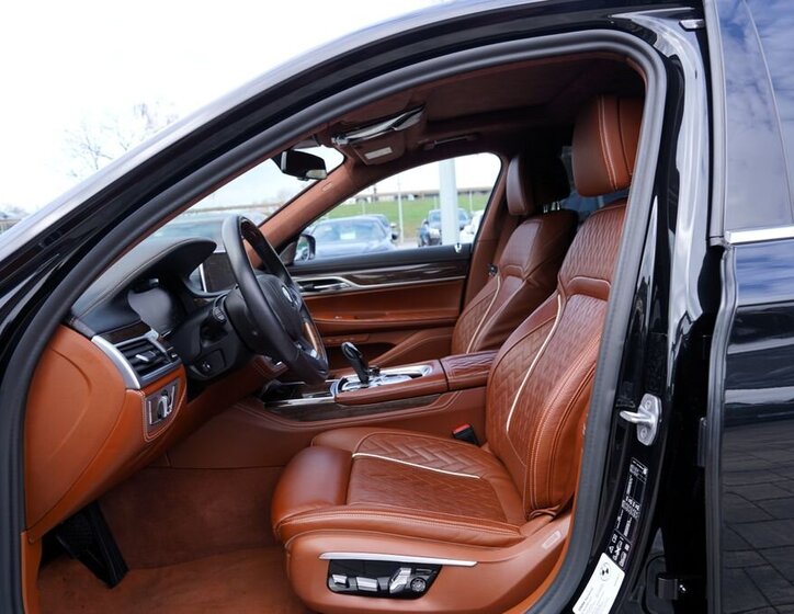 BMW Řada 7 Sedan / Limuzína 6,6 l 430 kw