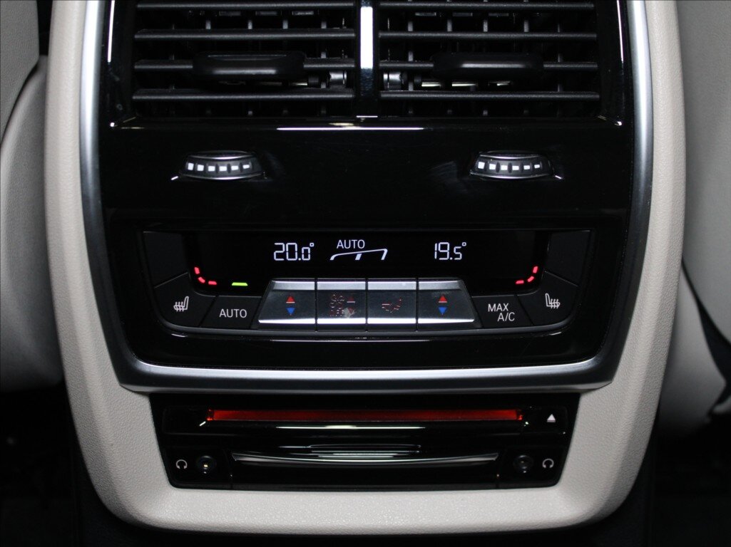 BMW X7 SUV / Terénní 3,0 l 250 kw