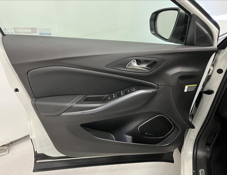 Opel Grandland X SUV 1,2 l 96 kw