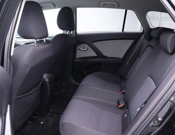 Toyota Avensis Kombi 2,0 l 105 kw