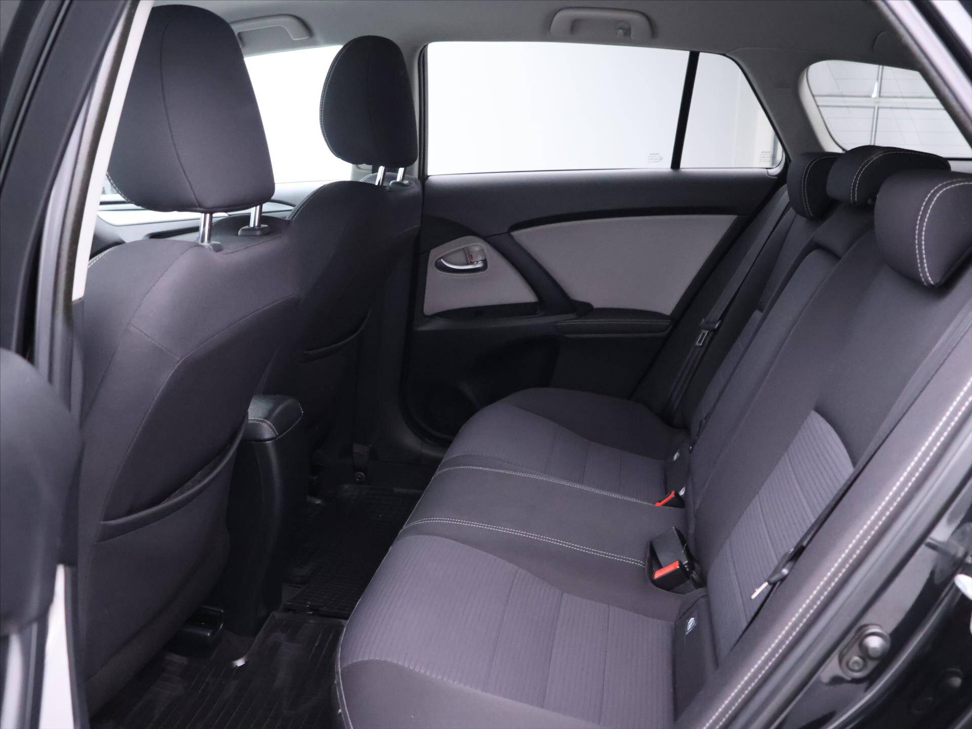 Toyota Avensis Kombi 2,0 l 105 kw