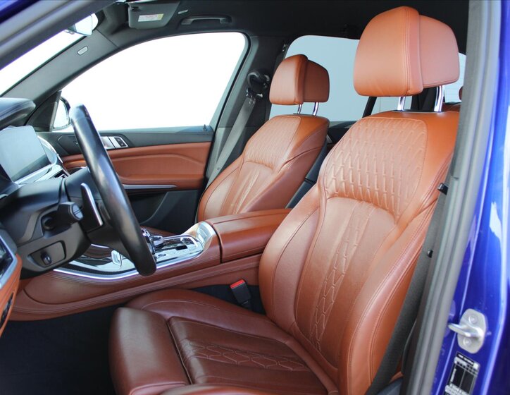 BMW X5 SUV / Terénní 4,4 l 390 kw