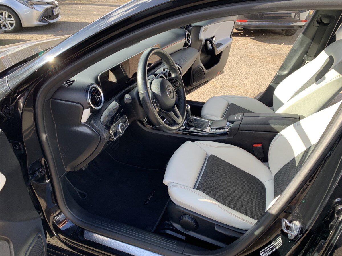 Mercedes-Benz Třídy A Hatchback 1,3 l 120 kw