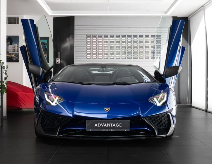 Lamborghini Aventador 2