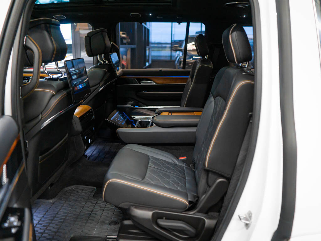 Jeep Grand Wagoneer SUV / Terénní 6,4 l 351 kw