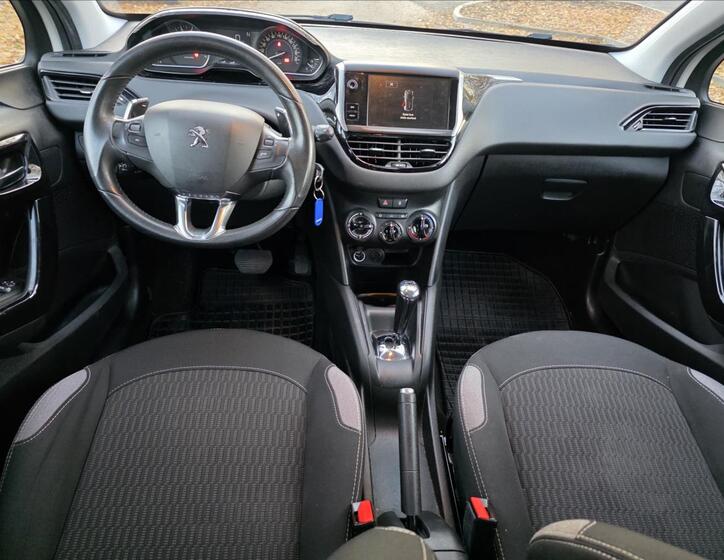 Peugeot 208 18