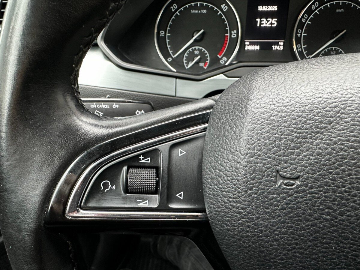 Škoda Superb Sedan / Limuzína 2,0 l 110 kw