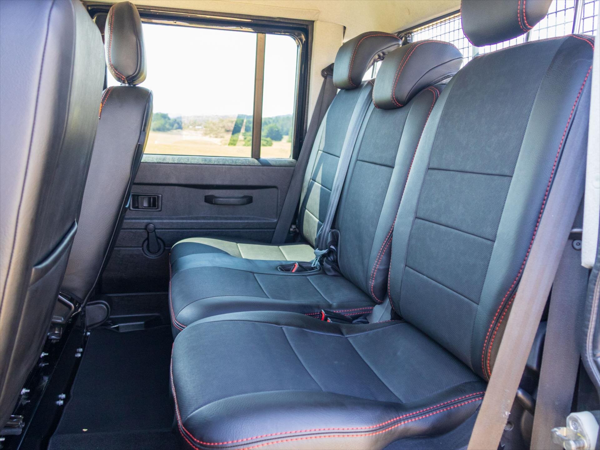 Land Rover Defender SUV 2,2 l 90 kw