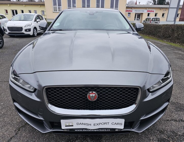 Jaguar XE 3