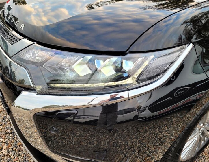 Mitsubishi Outlander SUV 2,4 l 165 kw