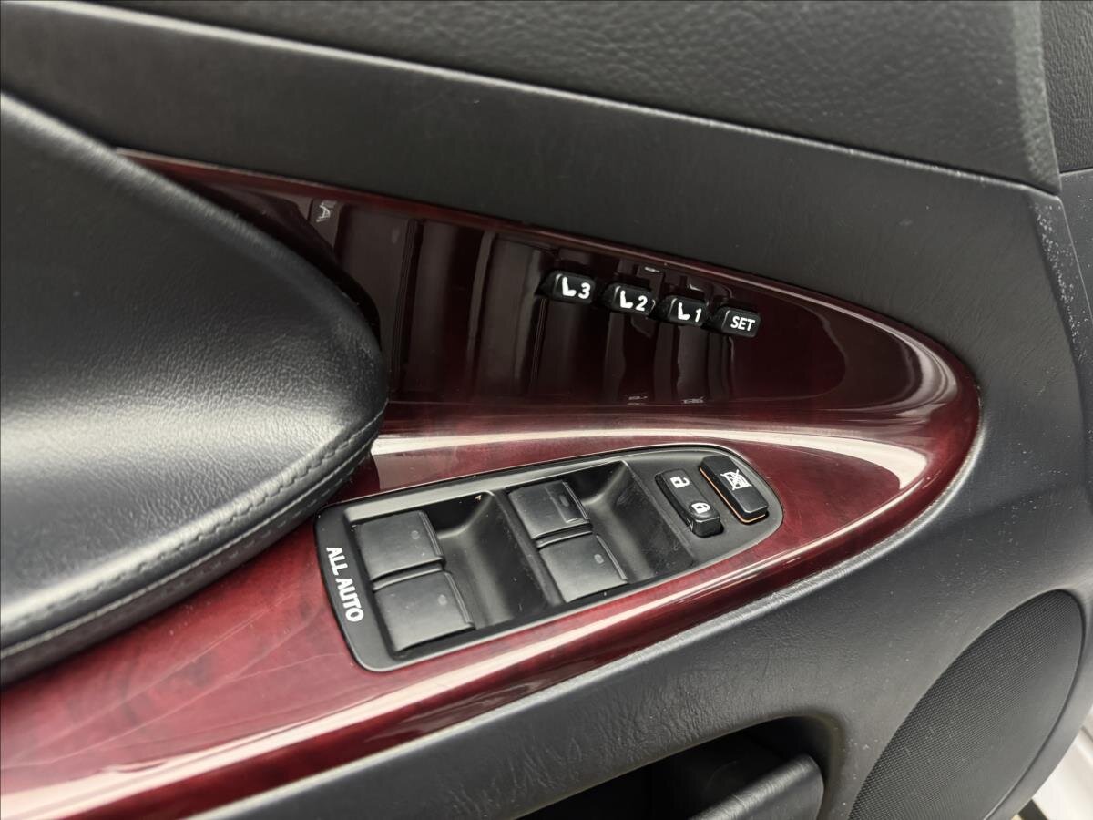 Lexus GS 300 Sedan / Limuzína 3,0 l 183 kw