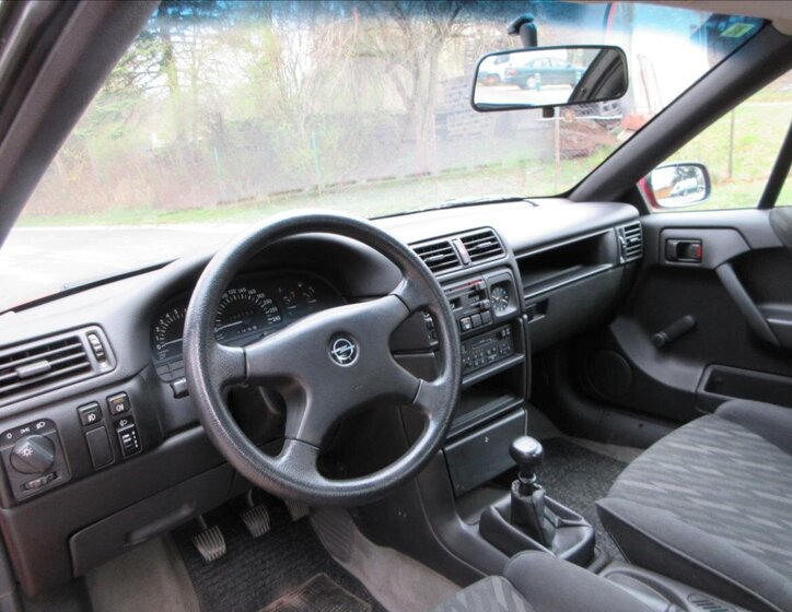 Opel Calibra Kupé 2,0 l 85 kw