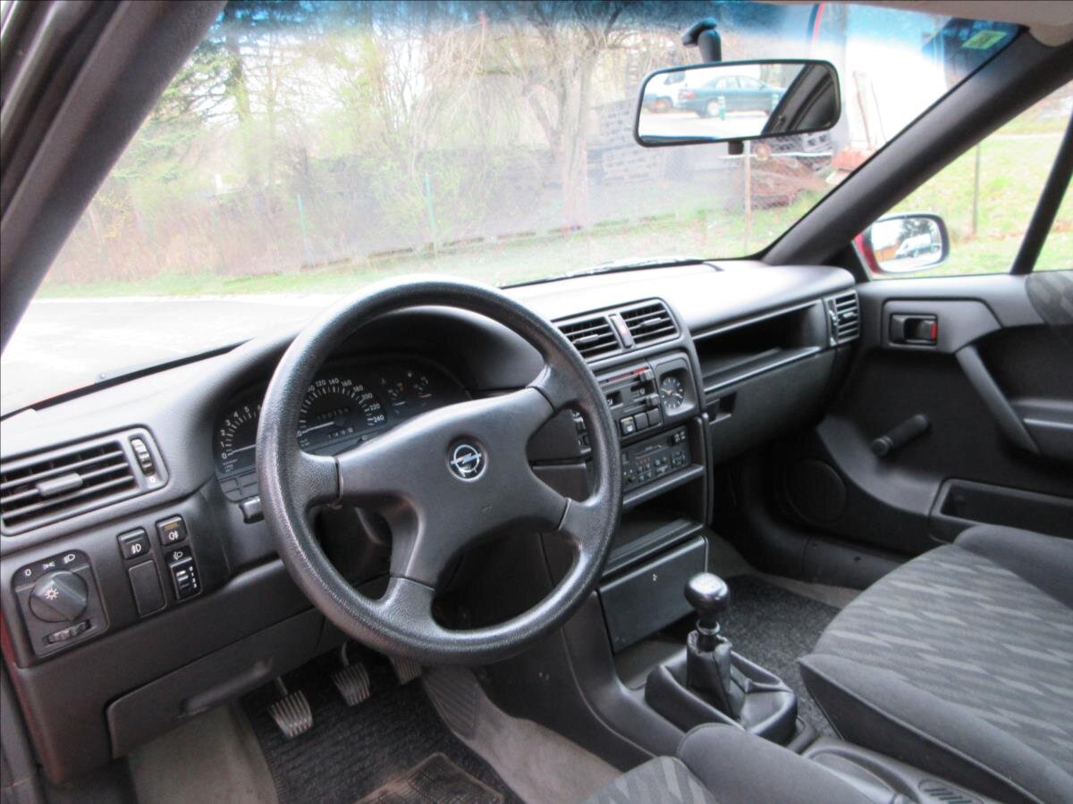 Opel Calibra Kupé 2,0 l 85 kw