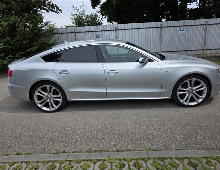 Audi S5 8