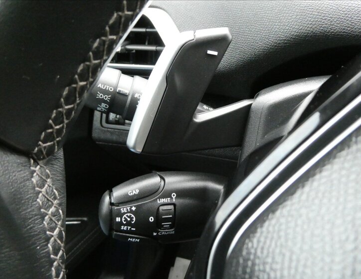 Peugeot 3008 SUV 1,6 l 121 kw