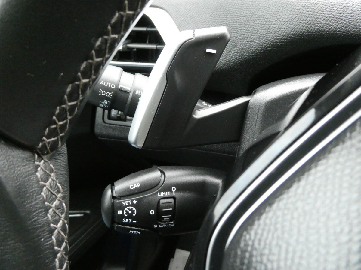 Peugeot 3008 SUV 1,6 l 121 kw